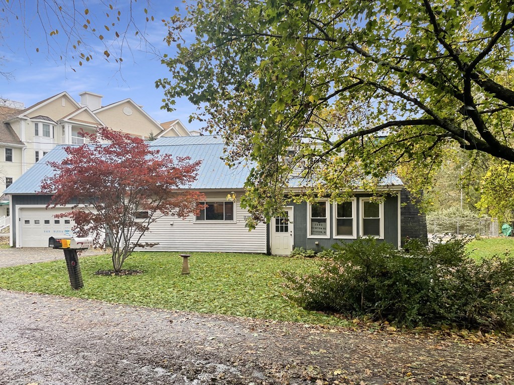 320 Newton Road Haverhill, MA 01830 - Photo 3 of 29