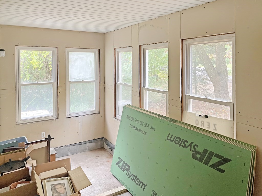 320 Newton Road Haverhill, MA 01830 - Photo 4 of 29