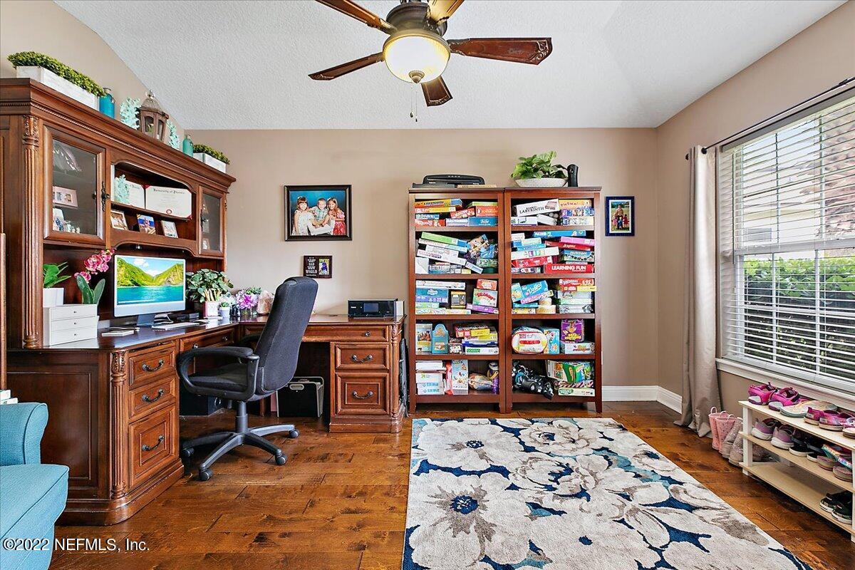 86003 Maple Leaf Place Yulee, FL 32097 - Photo 4 of 27 a workspace with a bookshelf