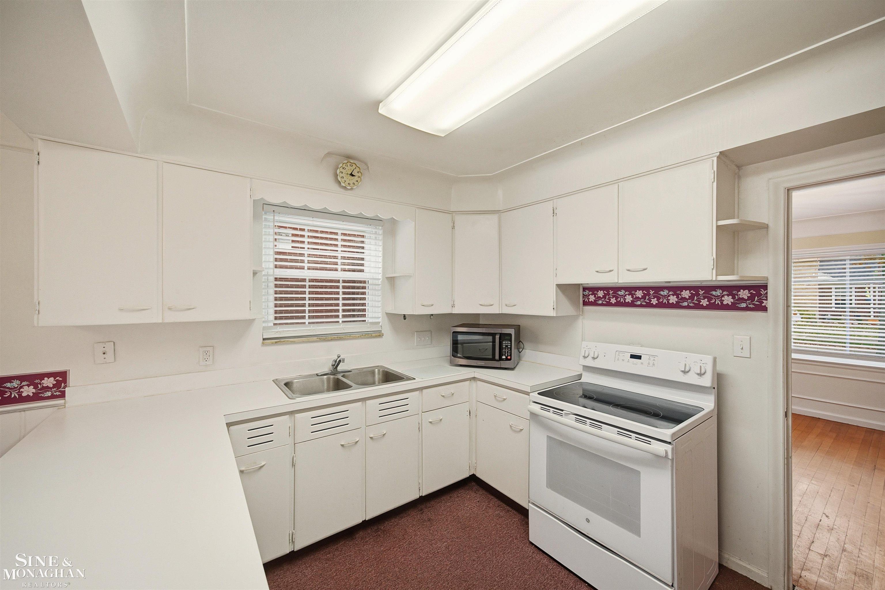 410 Roland Court Grosse Pointe, MI 48236 - Photo 12 of 28 KITCHEN