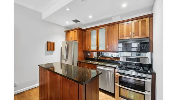 $4,250 | 425 East 78th Street, Unit 5B | Upper East Side