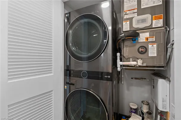 a close up view of a washer and dryer