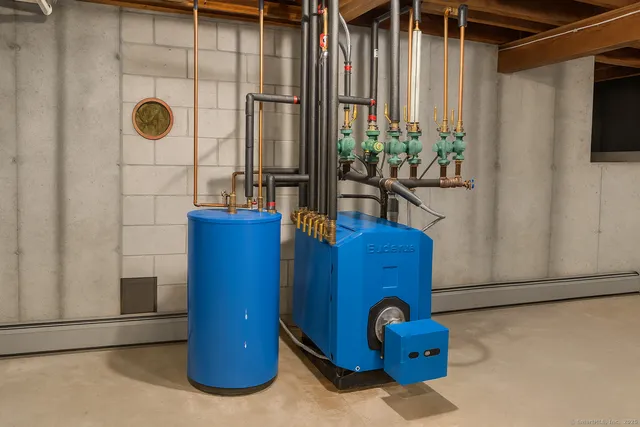 $550,000 | 698 Brayman Hollow Road, Pomfret, CT 06259