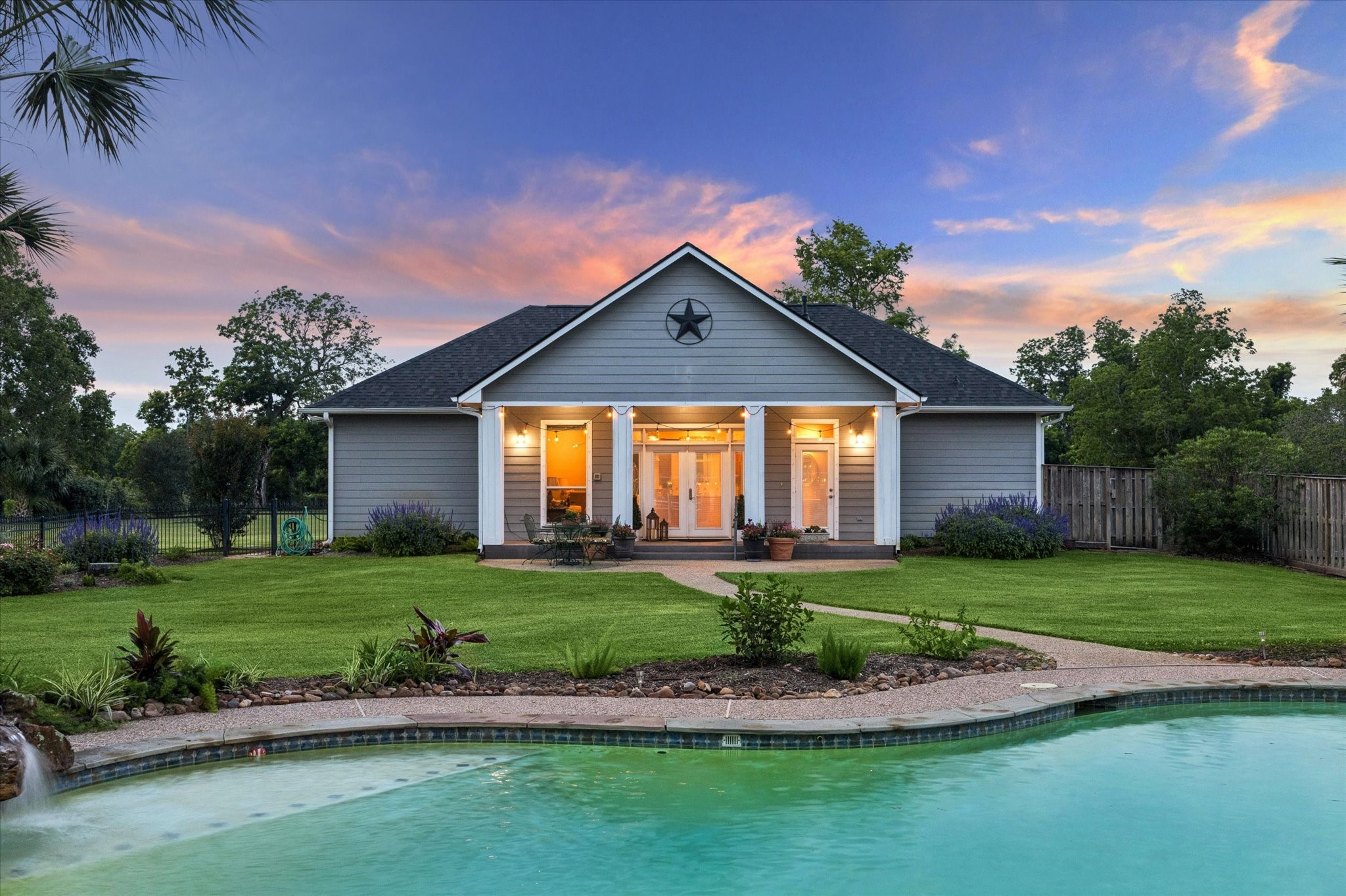 16519 Deerhaven Run Rosharon, TX 77583 - Photo 27 of 47 a front view of a house with a yard
