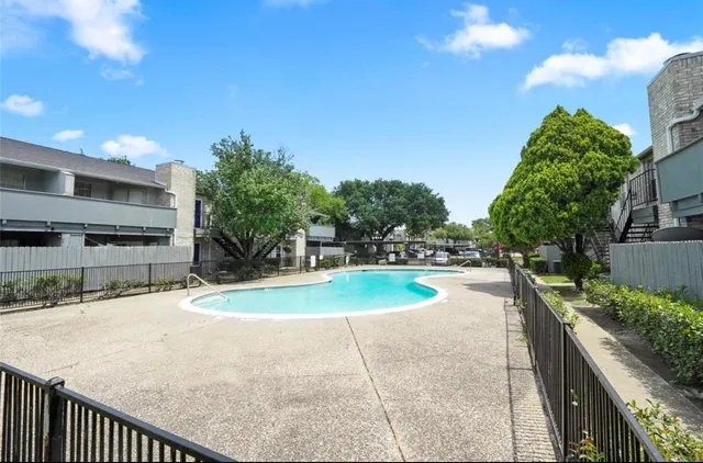 $100,000 | 9700 Leawood Boulevard, Unit 308, Houston, TX 77099