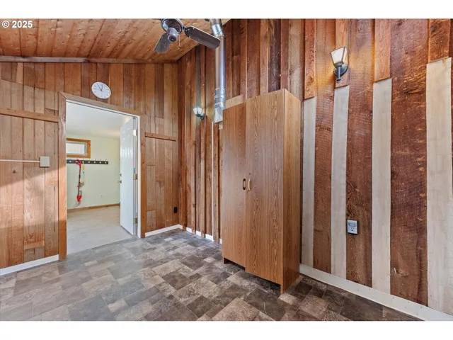 a view of a room with an empty space