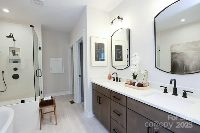a en suite bathroom with double vanity sinks and a mirror