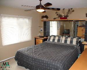 1320 Stonecrest Drive Rochester, MI 48307 - Photo 4 of 8 689732-3.JPG