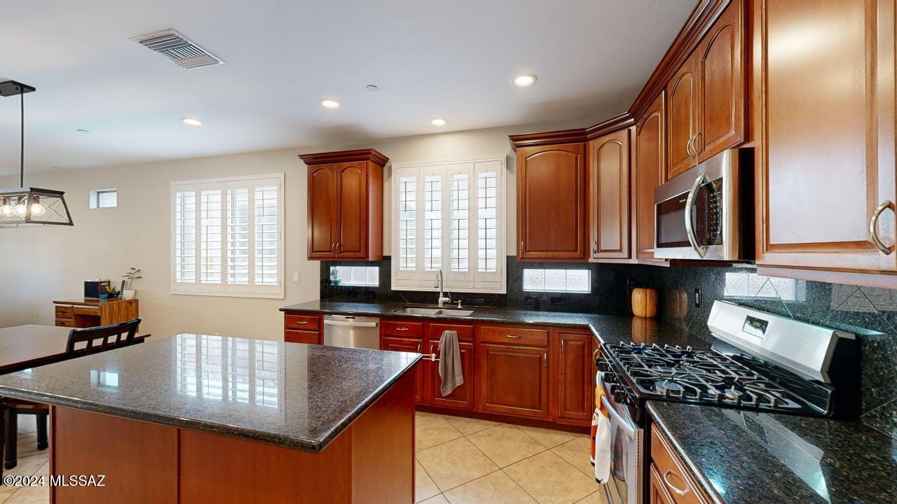 1216 West Rodriguez Road Oro Valley, AZ 85755 - Photo 13 of 42