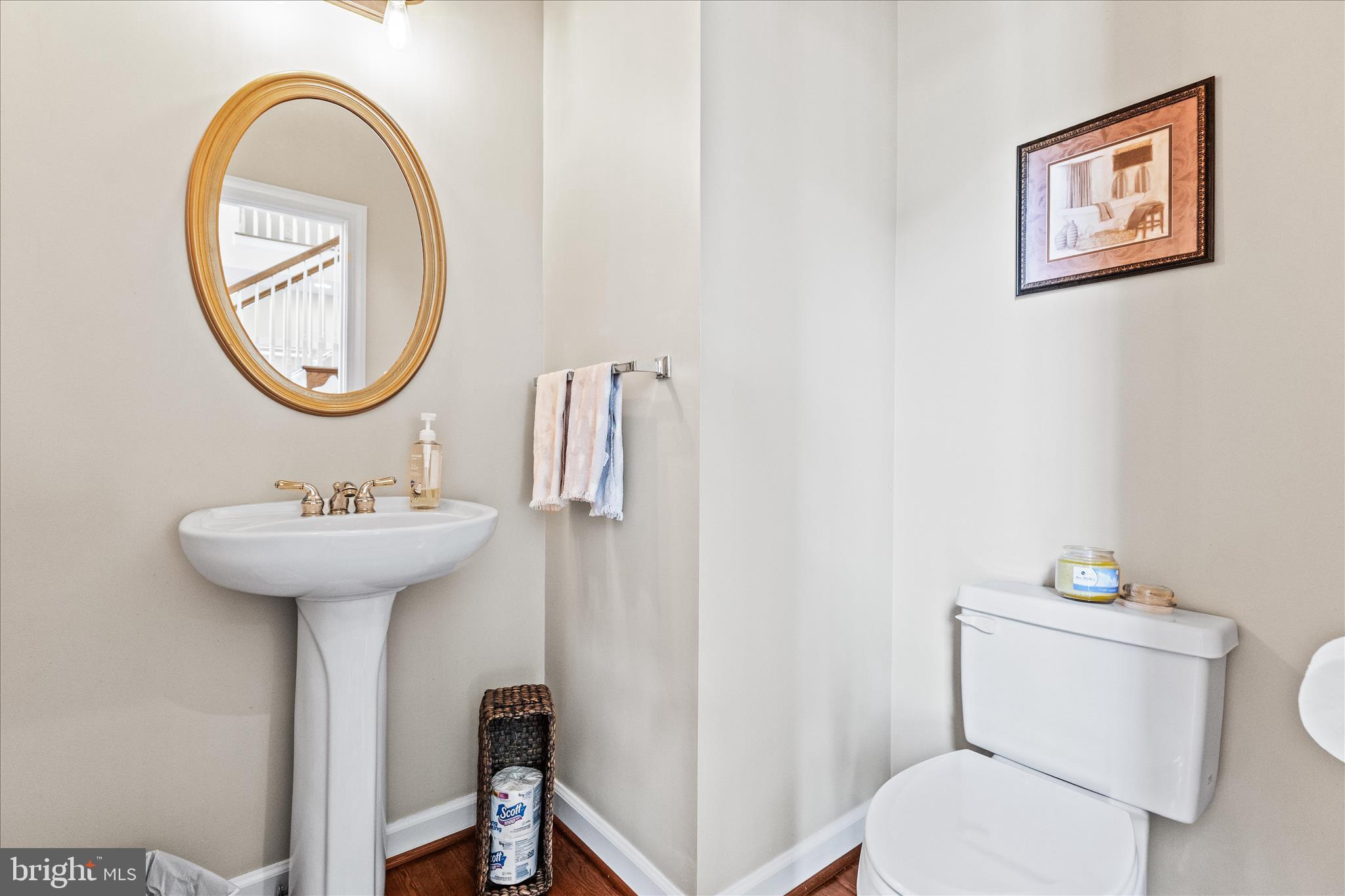 40 Fawn Hill Road Hanover, PA 17331 - Photo 34 of 99 1st floor powder room