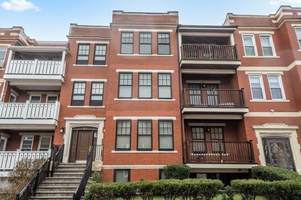 92 Pleasant Street, Unit 2 Brookline, MA 02446 - Photo 17 of 31