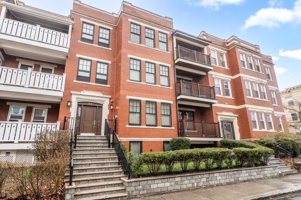 92 Pleasant Street, Unit 2 Brookline, MA 02446 - Photo 18 of 31