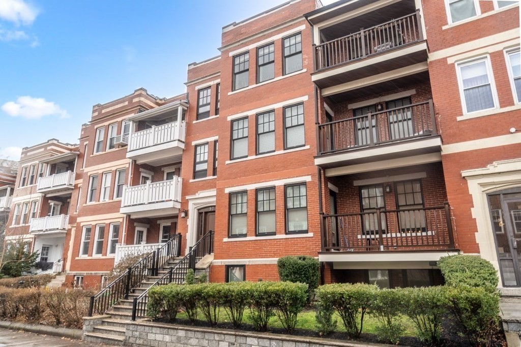 92 Pleasant Street, Unit 2 Brookline, MA 02446 - Photo 2 of 31