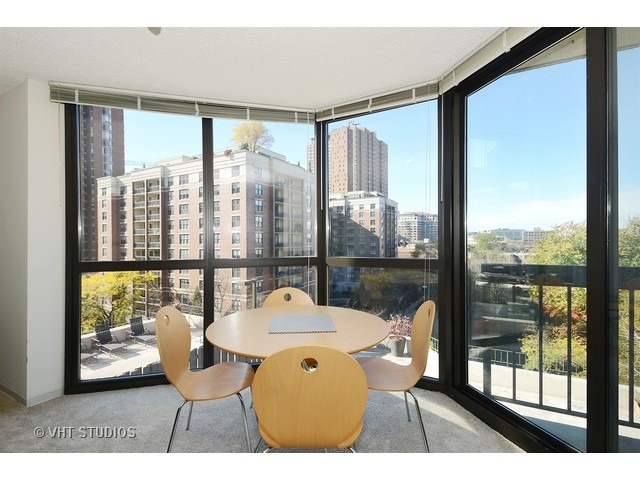 33 West Delaware Place, Unit 7J Chicago, IL 60610 - Photo 5 of 11