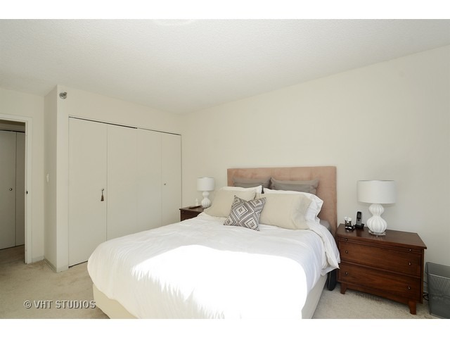 33 West Delaware Place, Unit 7J Chicago, IL 60610 - Photo 7 of 11