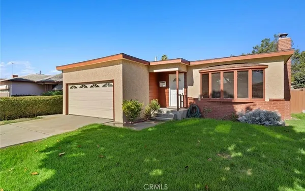 a front view of house with yard