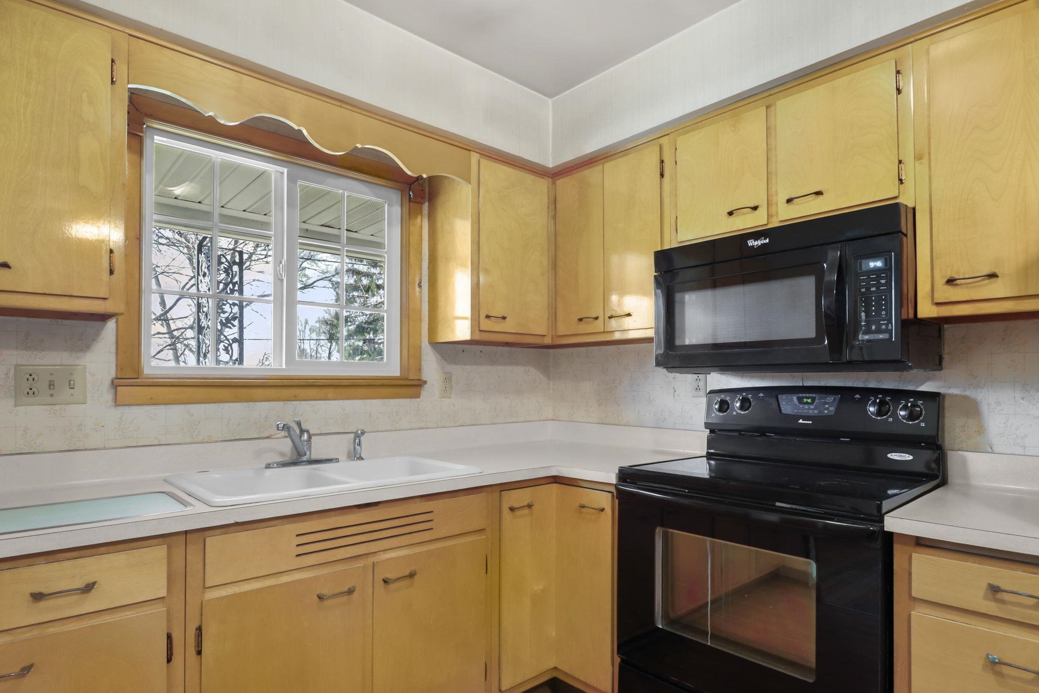 2508 Rockport Road Janesville, WI 53548 - Photo 4 of 27