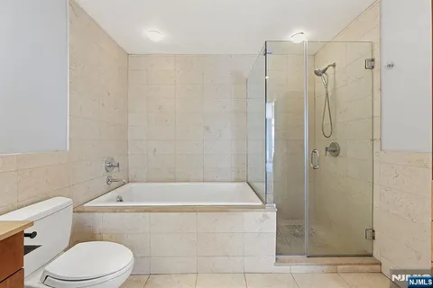 $1,079,000 | 8125 River Road, Unit 4E, North Bergen, NJ 07047