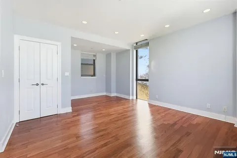 $1,079,000 | 8125 River Road, Unit 4E, North Bergen, NJ 07047
