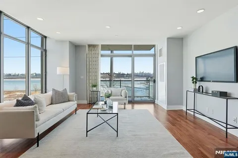 $1,079,000 | 8125 River Road, Unit 4E, North Bergen, NJ 07047