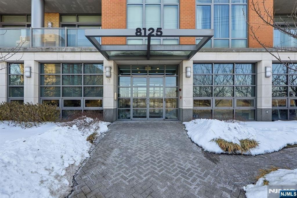 8125 River Road, Unit 4E North Bergen, NJ 07047 - Photo 32 of 35 a view of a house with wooden floor and a tub
