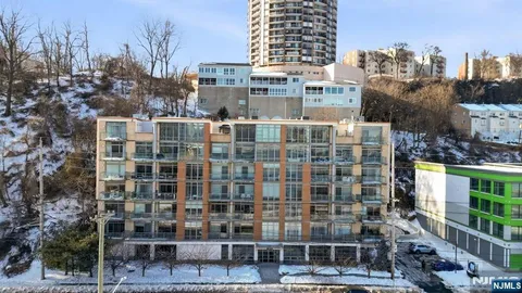 $1,079,000 | 8125 River Road, Unit 4E, North Bergen, NJ 07047