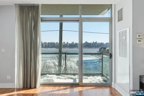 $1,079,000 | 8125 River Road, Unit 4E, North Bergen, NJ 07047