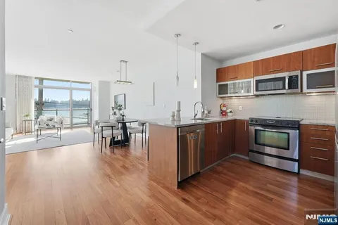 $1,079,000 | 8125 River Road, Unit 4E, North Bergen, NJ 07047