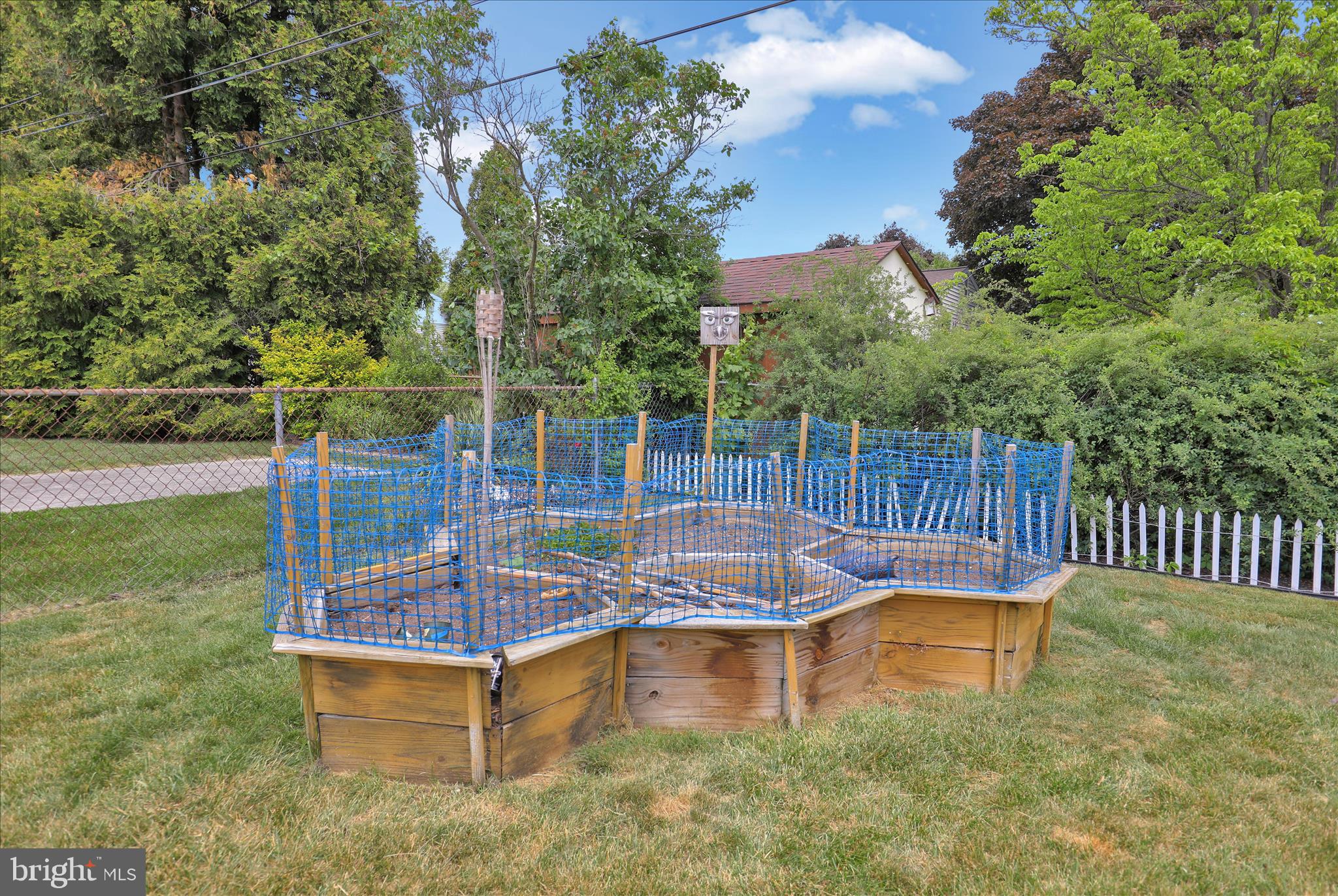 108 Center Lane Reading, PA 19606 - Photo 25 of 36 Garden Box