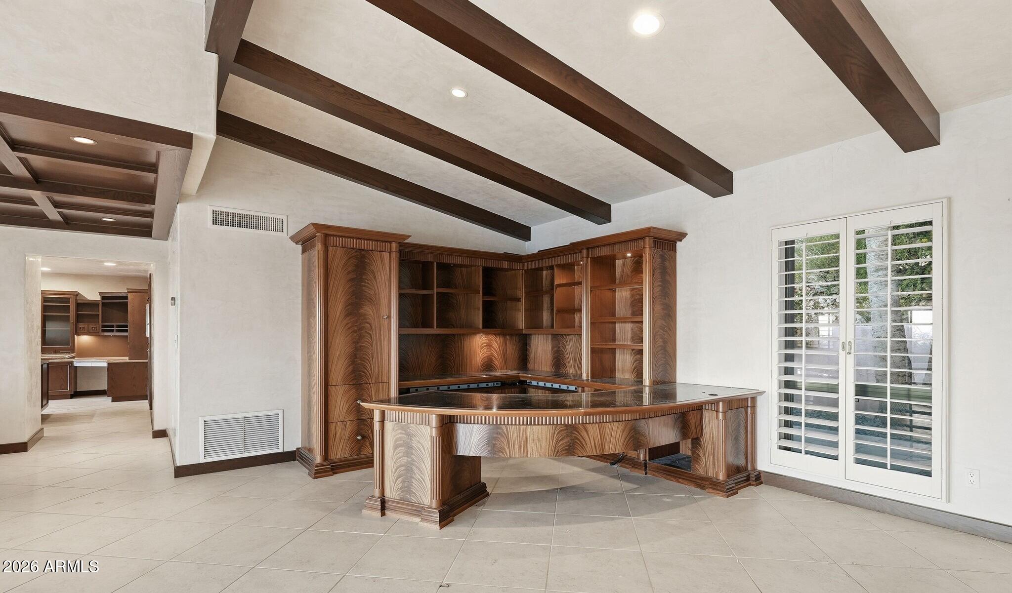 4021 East Lamar Road Paradise Valley, AZ 85253 - Photo 19 of 48 a living room with furniture