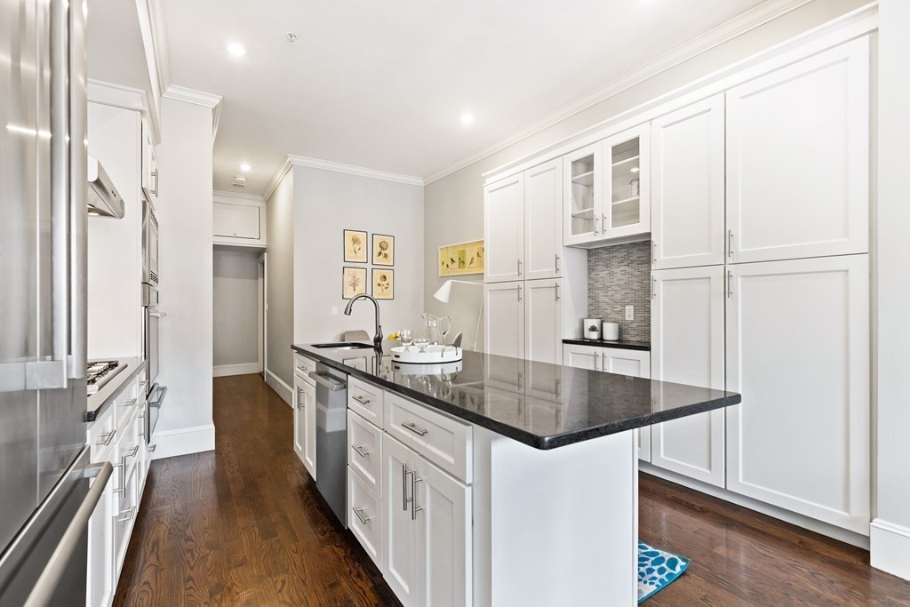 31 Claflin Road, Unit 3 Brookline, MA 02445 - Photo 12 of 29