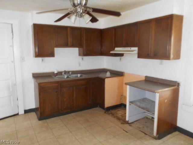 1754 Hillview Road Cleveland, OH 44112 - Photo 4 of 19