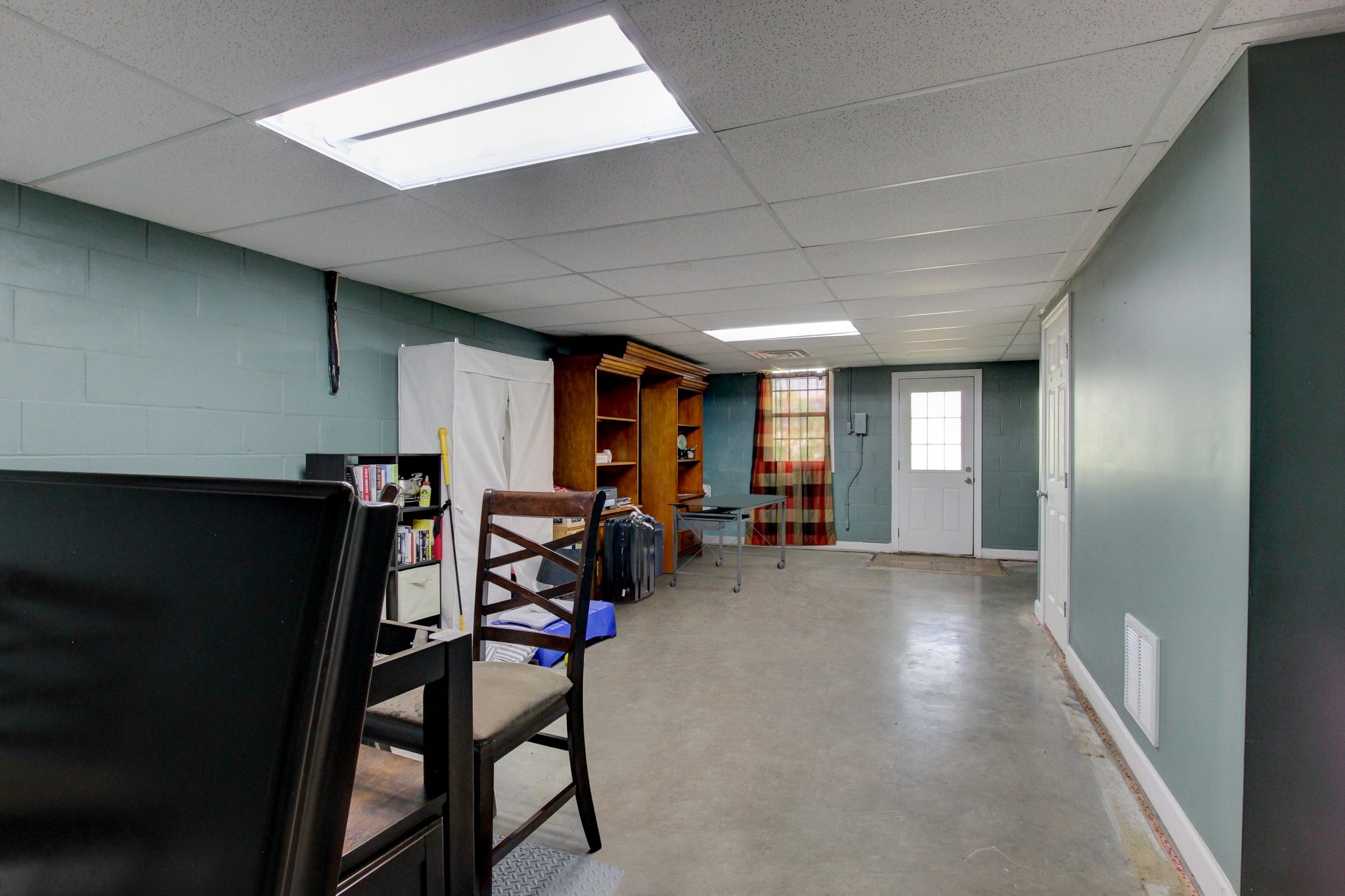2907 Rome Lane Clarksville, TN 37040 - Photo 19 of 20 a view of a livingroom with furniture and window