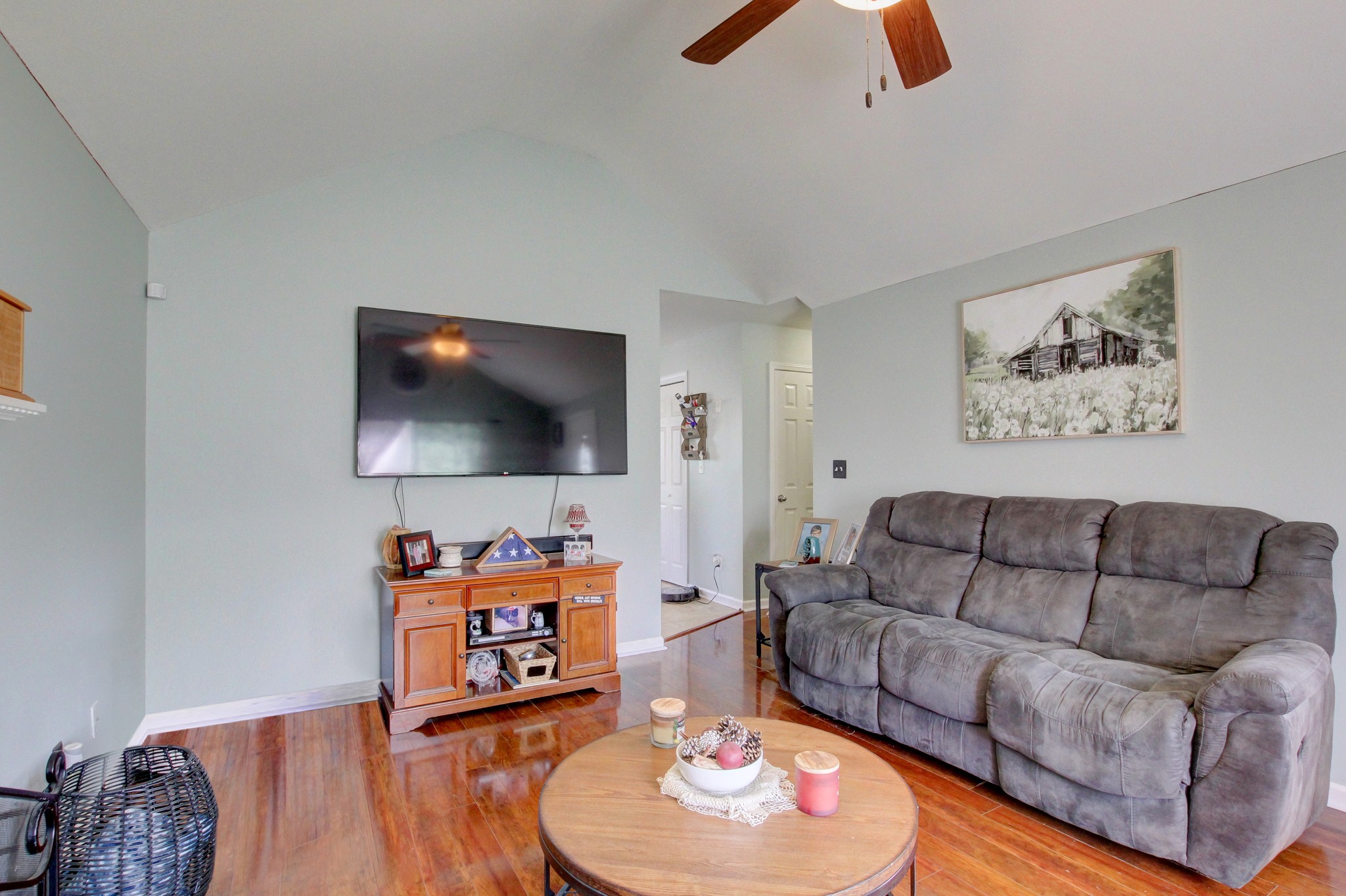 2907 Rome Lane Clarksville, TN 37040 - Photo 5 of 20 a living room with furniture and a flat screen tv