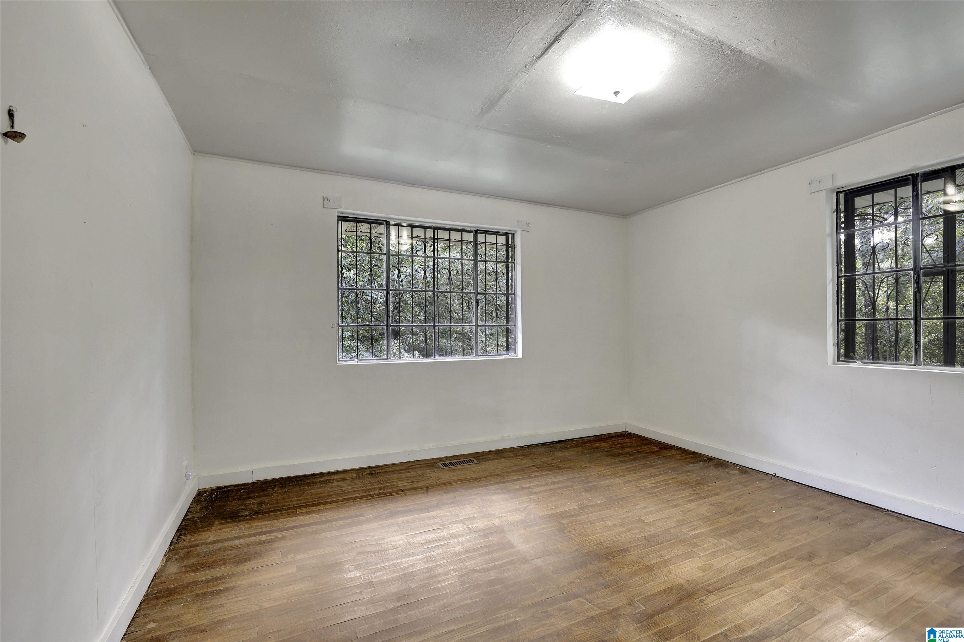 1605 Brownlee Road Birmingham, AL 35210 - Photo 15 of 36
