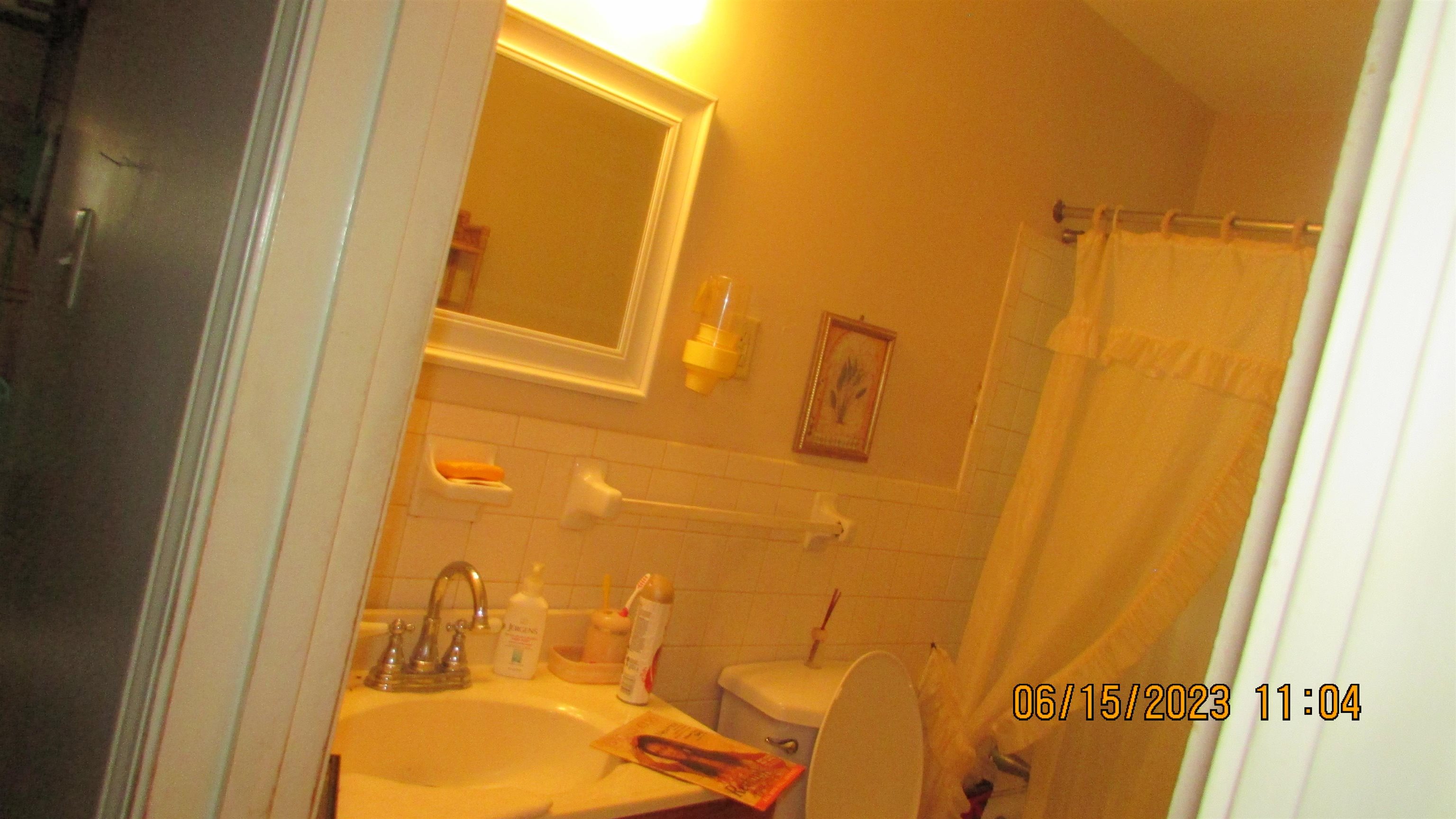 938 Greenview Road Collierville, TN 38017 - Photo 7 of 21 a bathroom with a tub