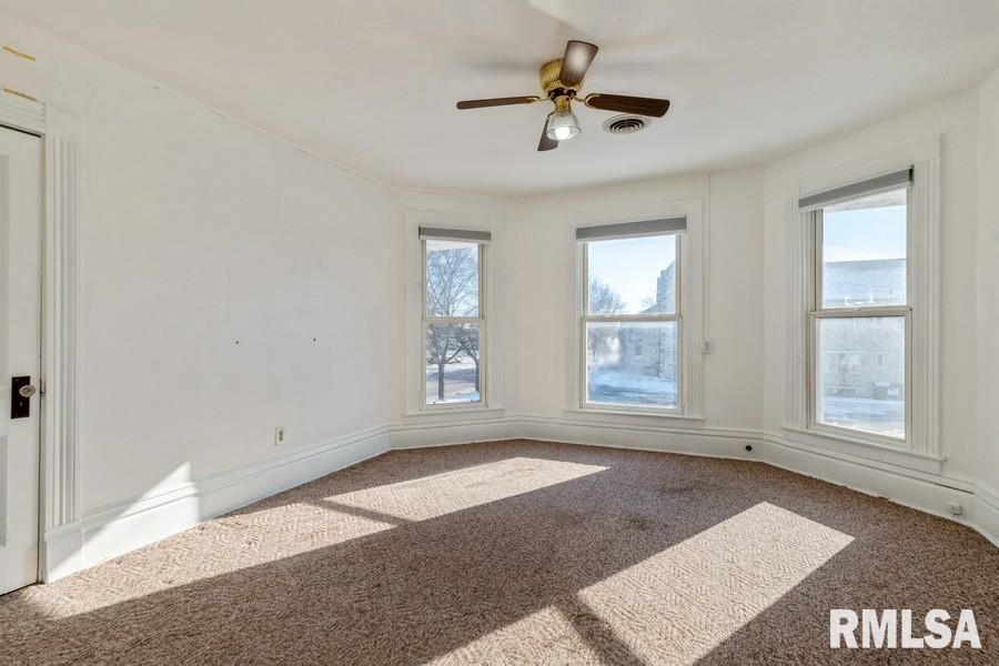 402 South 4th Street Clinton, IA 52732 - Photo 13 of 23