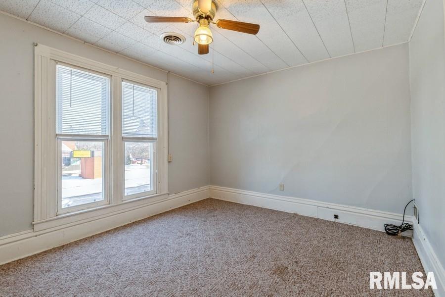402 South 4th Street Clinton, IA 52732 - Photo 15 of 23