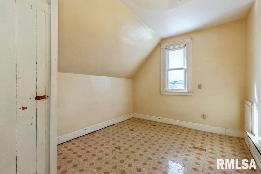 402 South 4th Street Clinton, IA 52732 - Photo 17 of 23