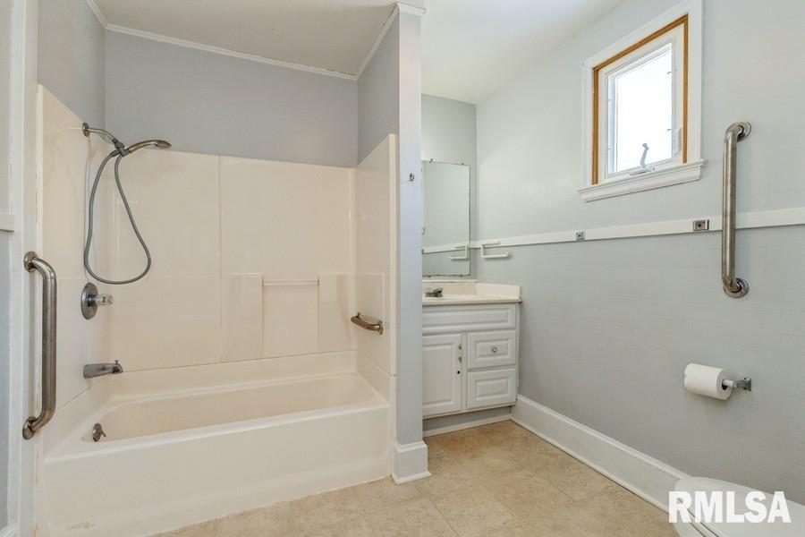 402 South 4th Street Clinton, IA 52732 - Photo 18 of 23