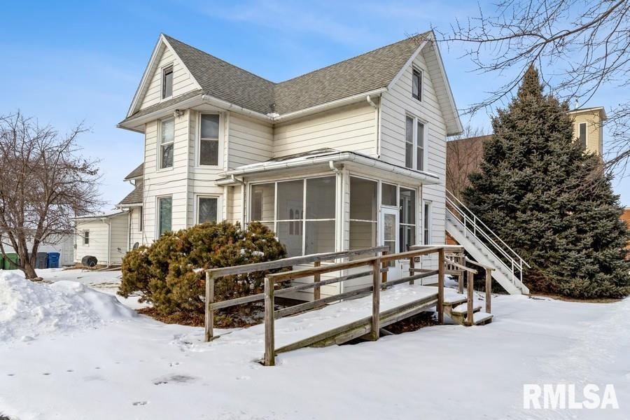 402 South 4th Street Clinton, IA 52732 - Photo 2 of 23