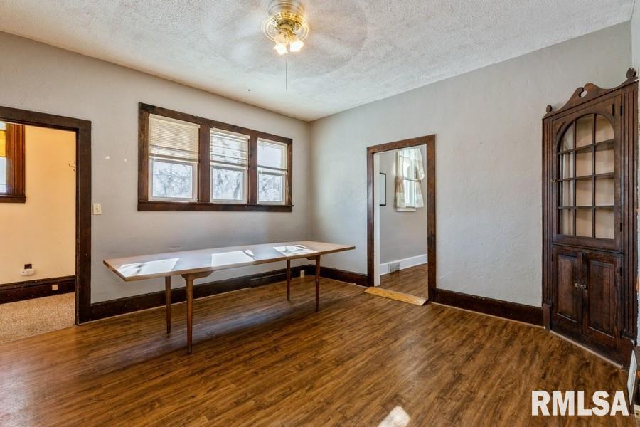402 South 4th Street Clinton, IA 52732 - Photo 4 of 23