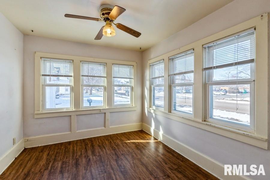 402 South 4th Street Clinton, IA 52732 - Photo 8 of 23