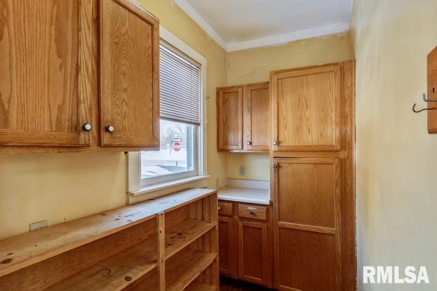 402 South 4th Street Clinton, IA 52732 - Photo 9 of 23