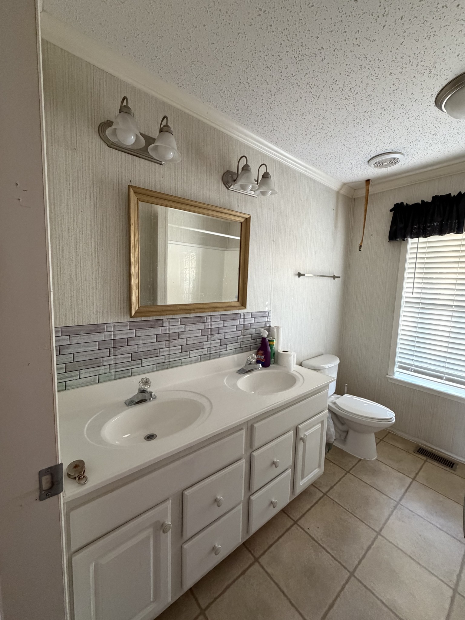 7010 Lynchburg Road Winchester, TN 37398 - Photo 14 of 22 a bathroom with a toilet sink and mirror