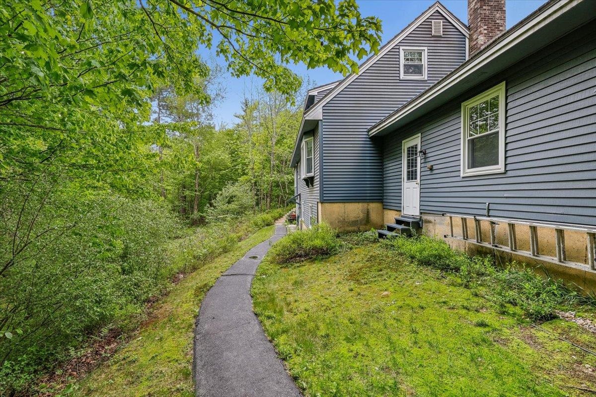 87 Woodhill Road Bow, NH 03304 - Photo 45 of 59