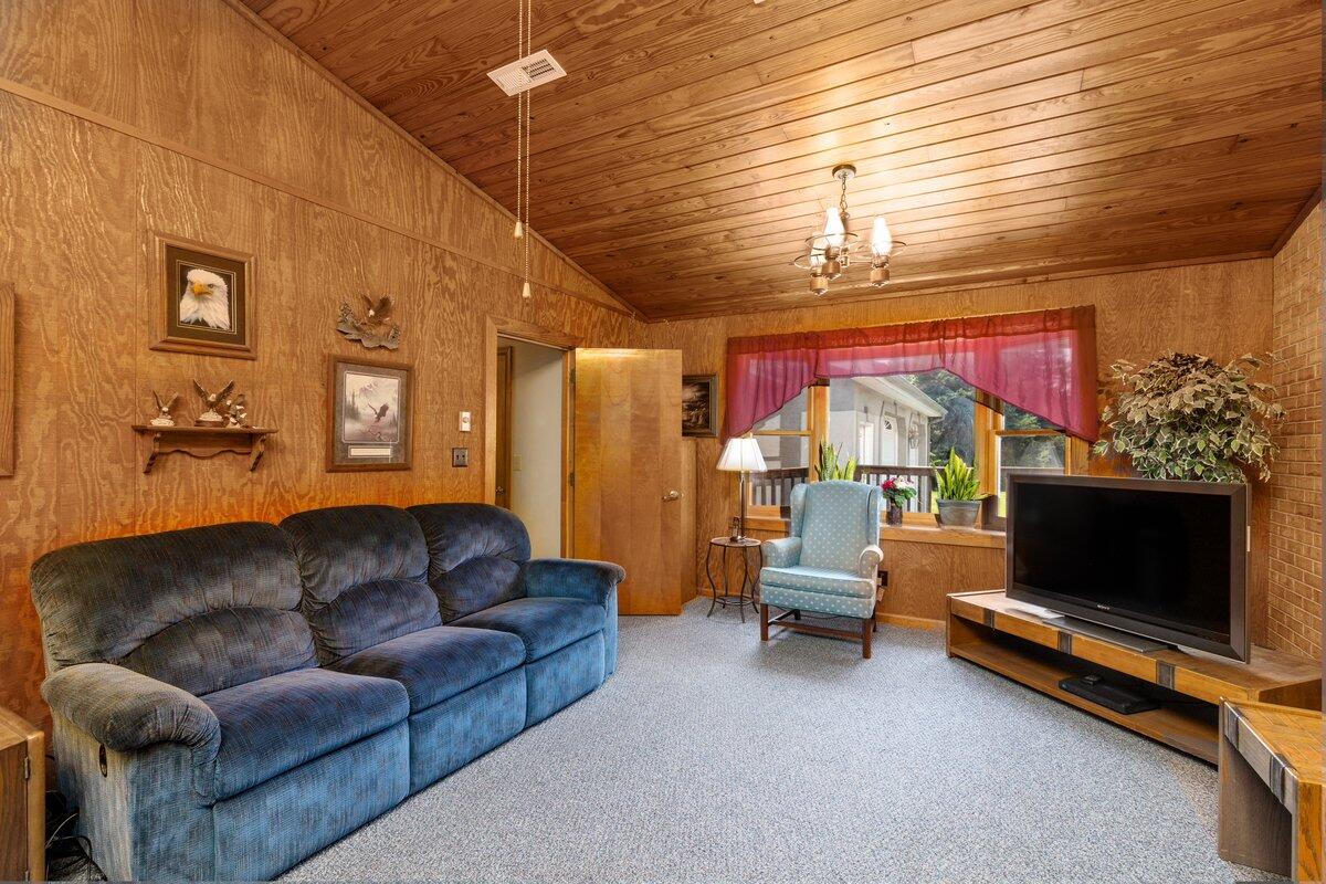 4043 Country Club Road Troutville, VA 24175 - Photo 17 of 39 Den and entry into seperate living quart