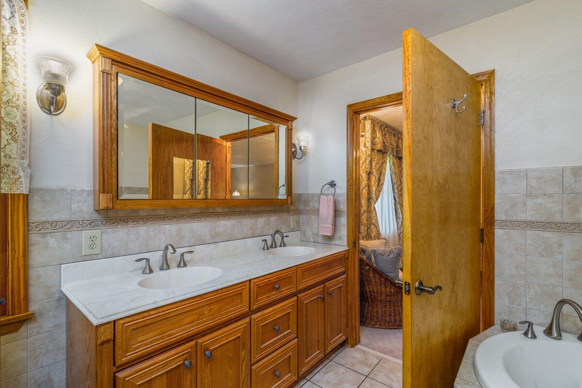 4043 Country Club Road Troutville, VA 24175 - Photo 21 of 39 In-law suite vanity