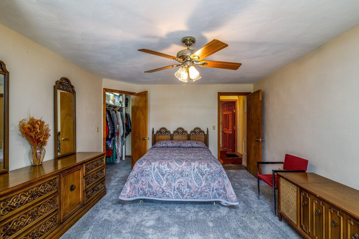 4043 Country Club Road Troutville, VA 24175 - Photo 27 of 39 Lower level bedroom 2