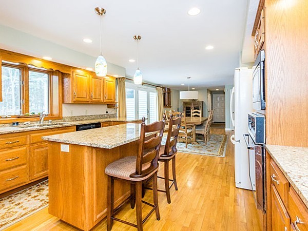 19 Lorraine Road Walpole, MA 02081 - Photo 4 of 19 Gallery Image 4